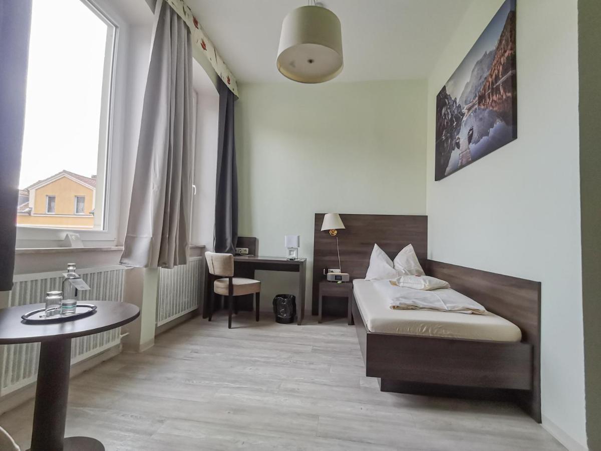 Hotel Kitzinger Hof An Der B8 Kitzingen Eksteriør bilde